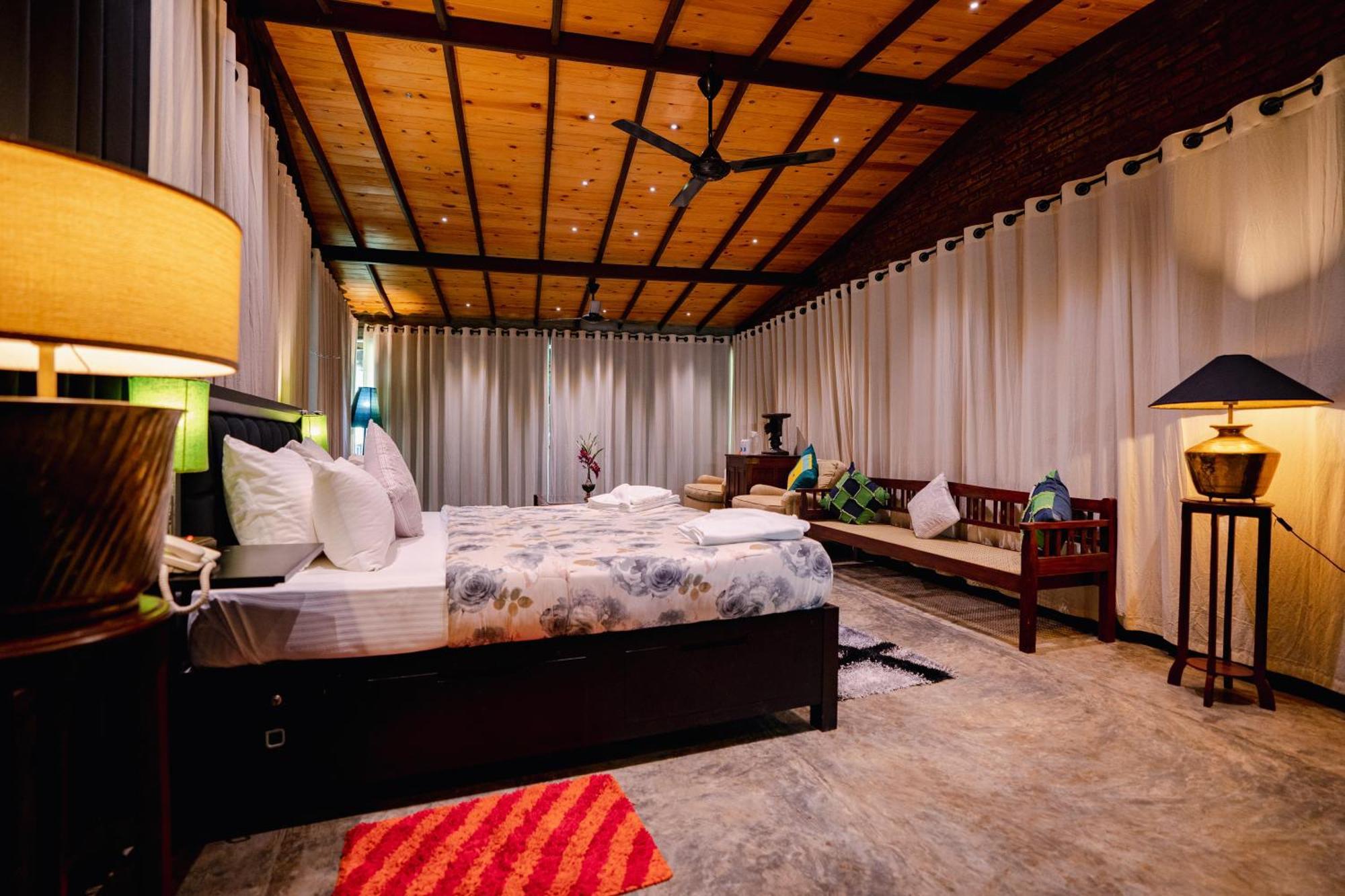 Aayu Hanthana Boutique Hotel Канди Экстерьер фото