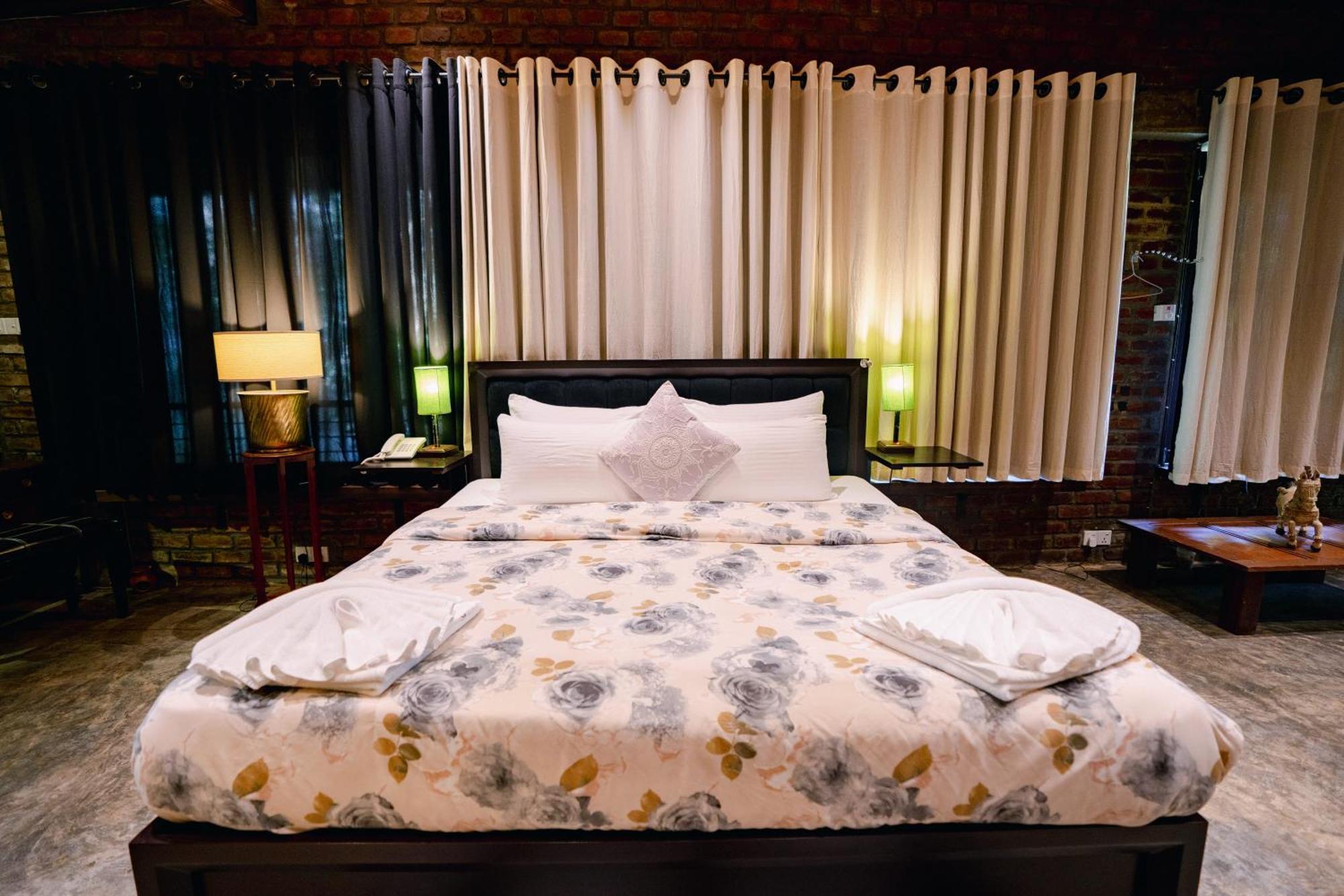 Aayu Hanthana Boutique Hotel Канди Экстерьер фото