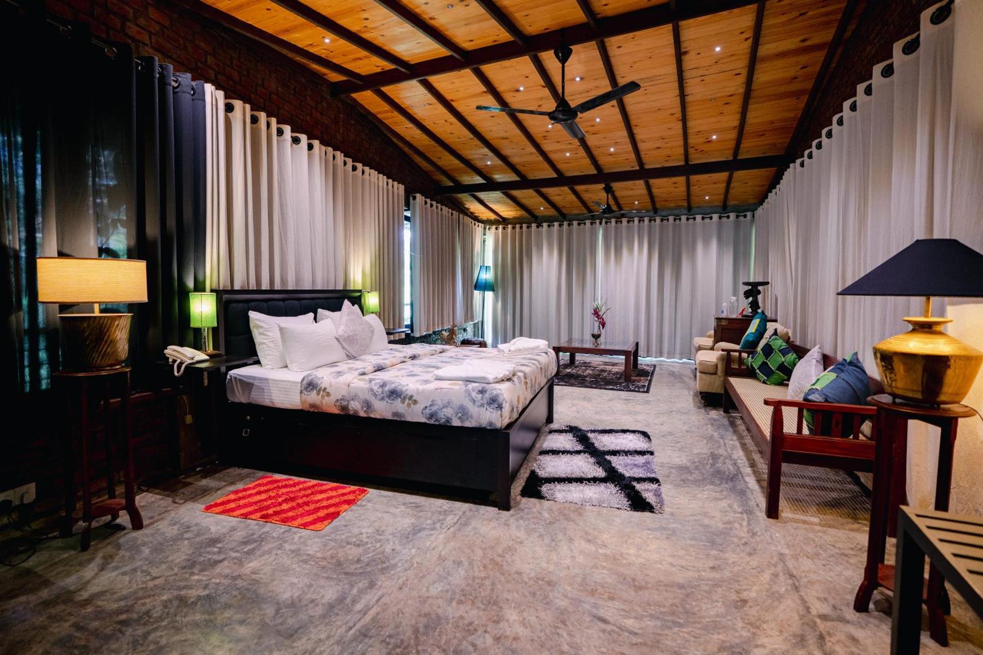 Aayu Hanthana Boutique Hotel Канди Экстерьер фото